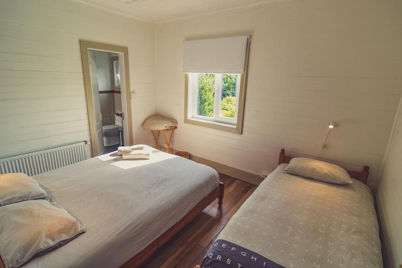 Hostal Compass Del Sur Puerto Varas Ruang foto