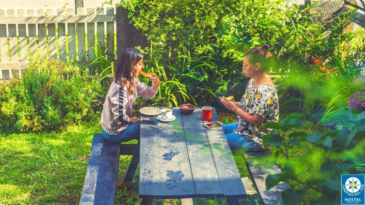 Hostal Compass Del Sur Puerto Varas Bagian luar foto